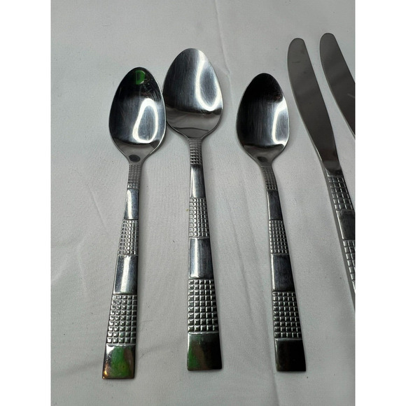 Chic by J A Henckels Zwilling 2 Knives 2 Spoons 1 Teaspoon 2 Forks Replacement - Picture 6 of 11